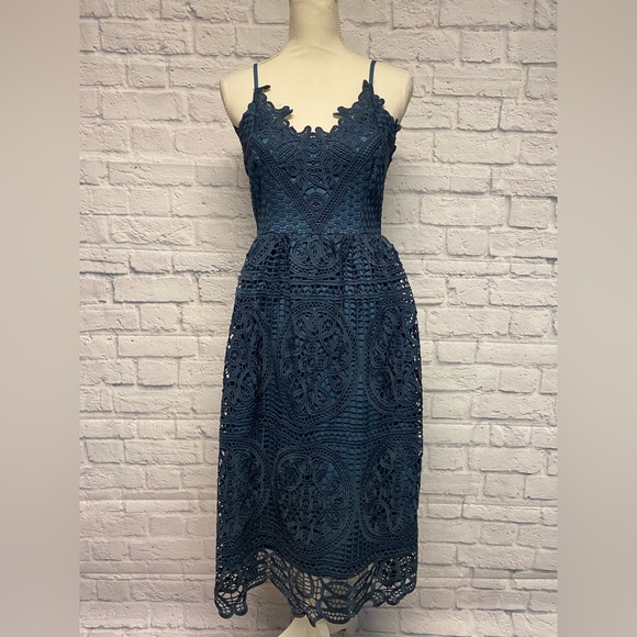 Hidden Label Dresses & Skirts - Hidden Label Elegant Blue Lace Midi Dress Size Small